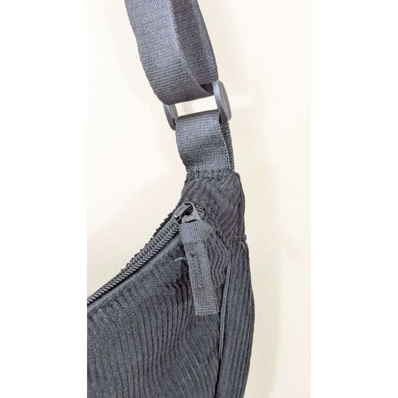 Halvmåneformad Axelremsväska - Svart