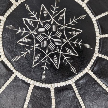 Sittpuff - Marockansk Läderpuff Svartvit Sittpuff - Marockansk Läderpuff Svartvit